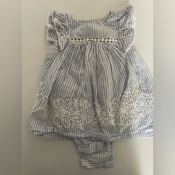 0-3 MOS GIRL BUNDLE: sleeveless dresses & romper (Gymboree, GAP Baby) - Picture 2 of 6